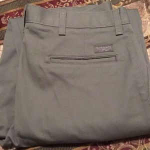 Lee men’s pleated pants